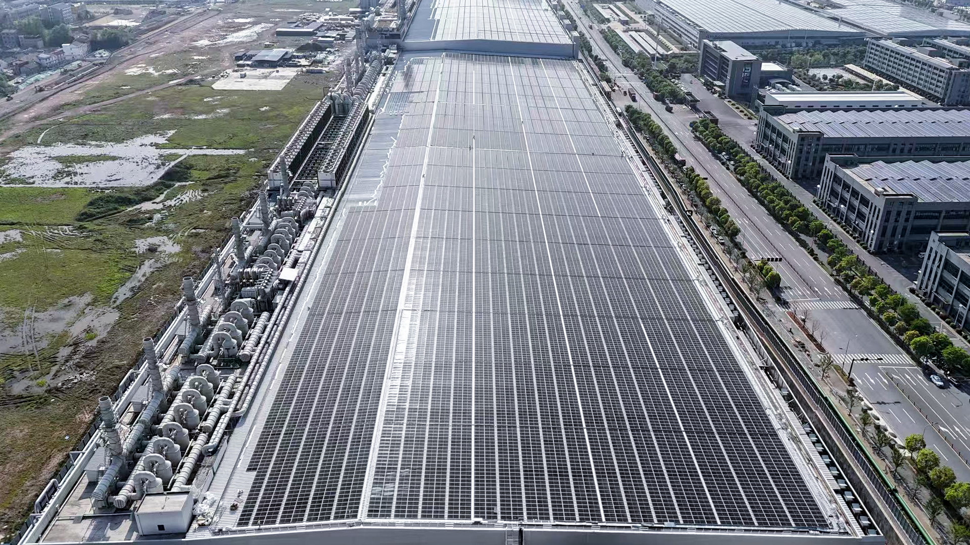 賦能綠色能源產業升級 美的光伏 & 中廣核 & 愛旭 18MW 屋頂光伏發電項目順利并網